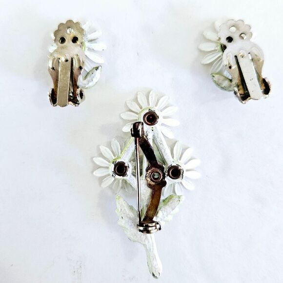 Vintage 1960's Demi Parure Metal Enameled Daisy Floral Brooch Pin Earrings Set - Picture 6 of 7